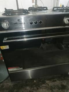 Cooking range with 3 burners and gas oven