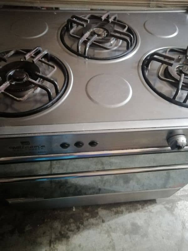 Cooking range with 3 burners and gas oven 1