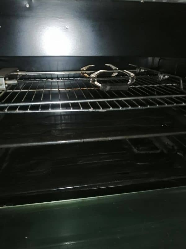 Cooking range with 3 burners and gas oven 2