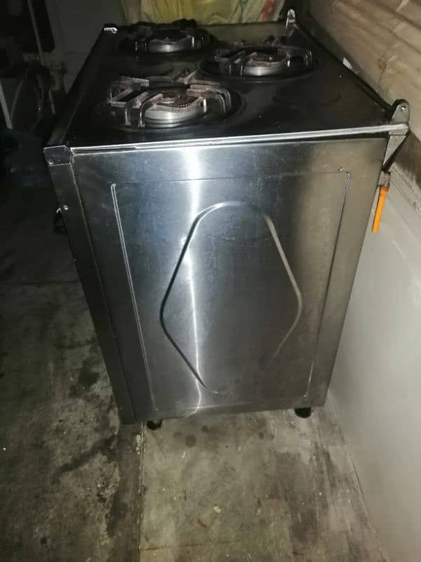 Cooking range with 3 burners and gas oven 3