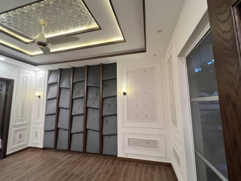 ASKARI 10 SD HOUSE 4-BEDROOMS WITH BASEMENT FULLY TILED AND RENOVATED LUXURY HOUSE AVAILABLE FOR RENT 0