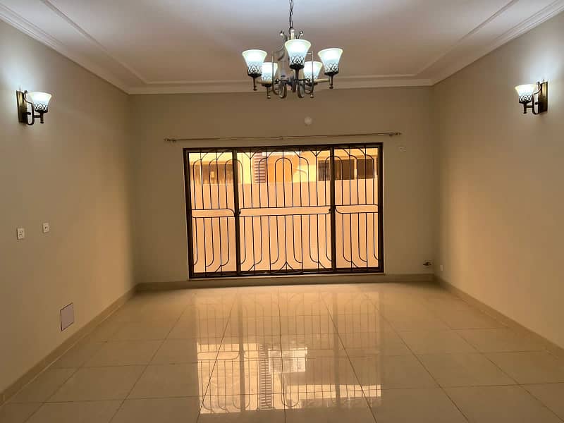 ASKARI 10 SD HOUSE 4-BEDROOMS WITH BASEMENT FULLY TILED AND RENOVATED LUXURY HOUSE AVAILABLE FOR RENT 4