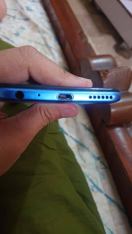 Sparxneo 7 pro Mobile ka srf back camera ka glass break hai 1