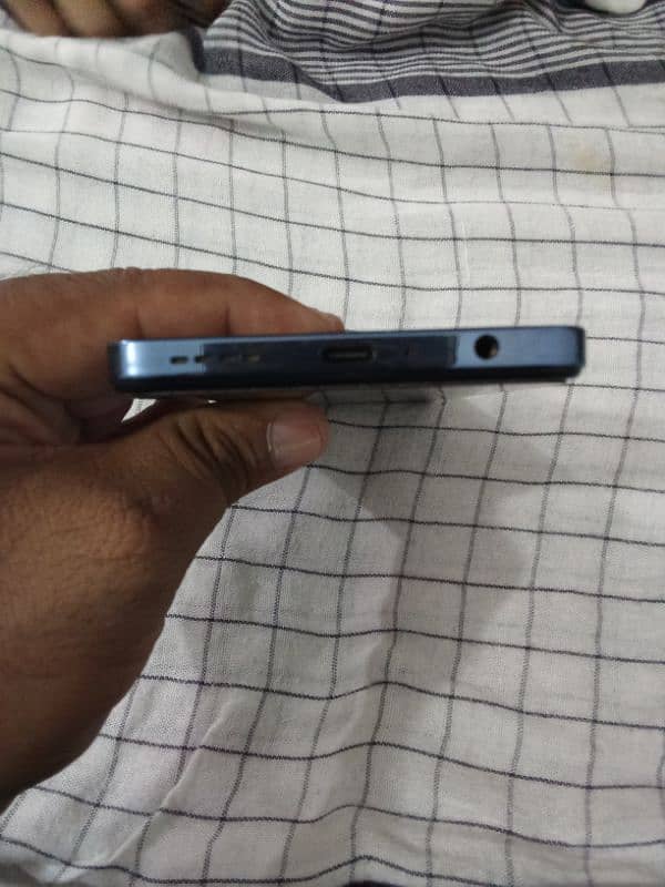 INFINIX HOT 40 (16/256) 5