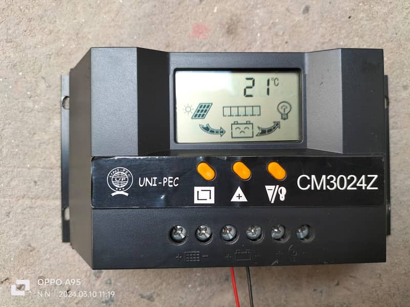 30 amp Solar Controller 1