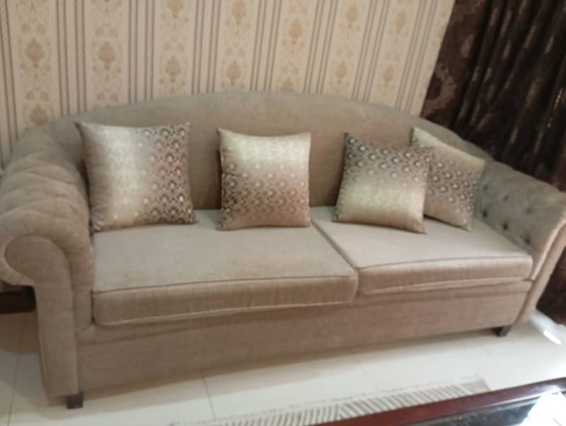 3 plus 2 plus 1 seater sofa almost like brand new 0