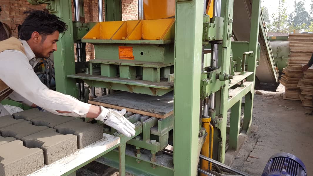 concrete block machine price, pavers making machine price in Pakistan 9