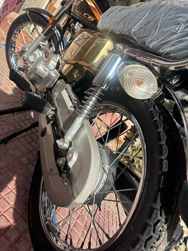 Honda 125 Self Golden Adition 8