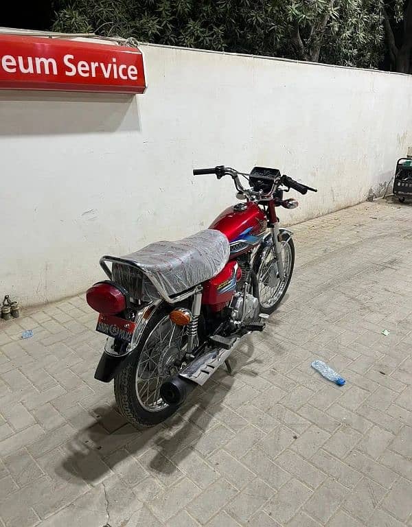 Honda cg 125 2024 zero meter condition first owner karachi number 2