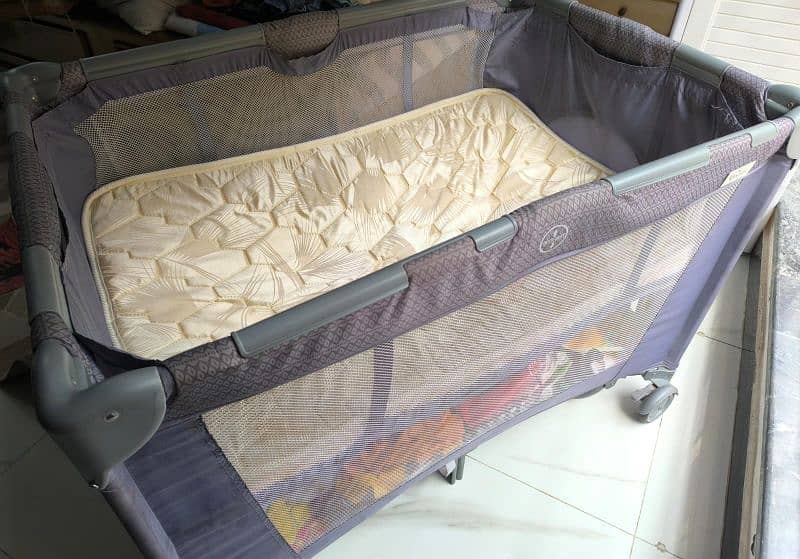 Baby cot with FREE BEDSHEET 2