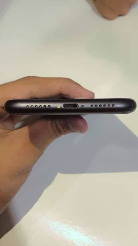 Iphone 11 64 GB Non Pta JV 10/10 Black 3