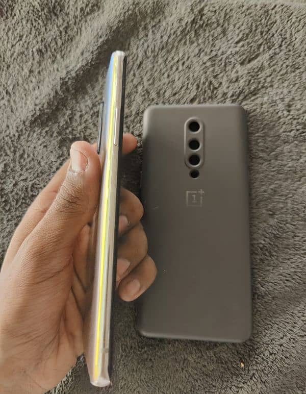 OnePlus8 dual sim global patch 8gb 128gb mint condition 3