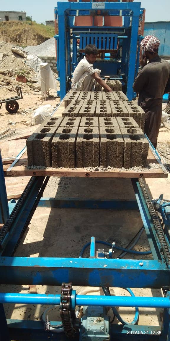 Paver Making Machine/ Concrete Paver block machine sale in pakistan 15