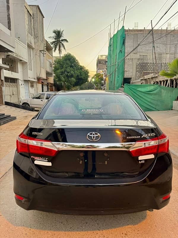 Toyota Corolla Altis 2017 1