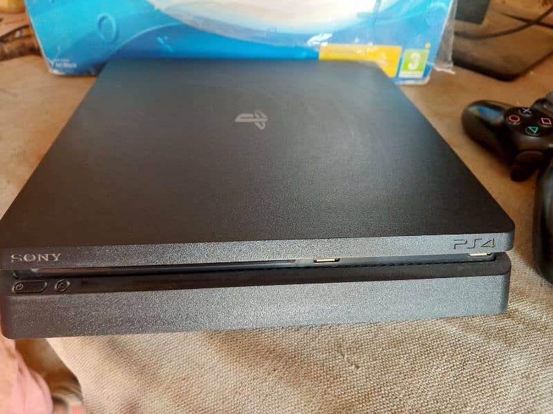 PS4 SLIM WITH 4 Games Install 3