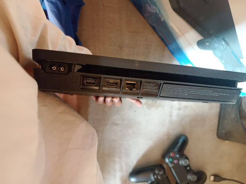 PS4 SLIM WITH 4 Games Install 5