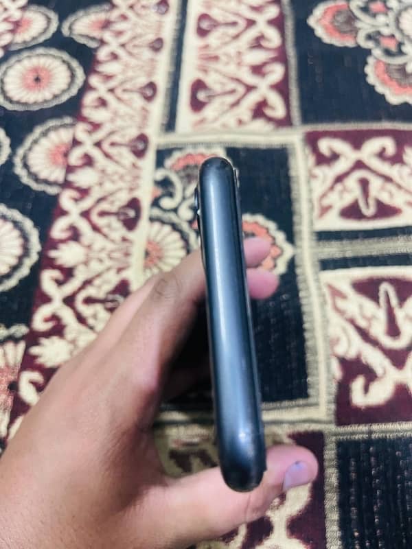 iphone 11 jv black condition 10/10 1