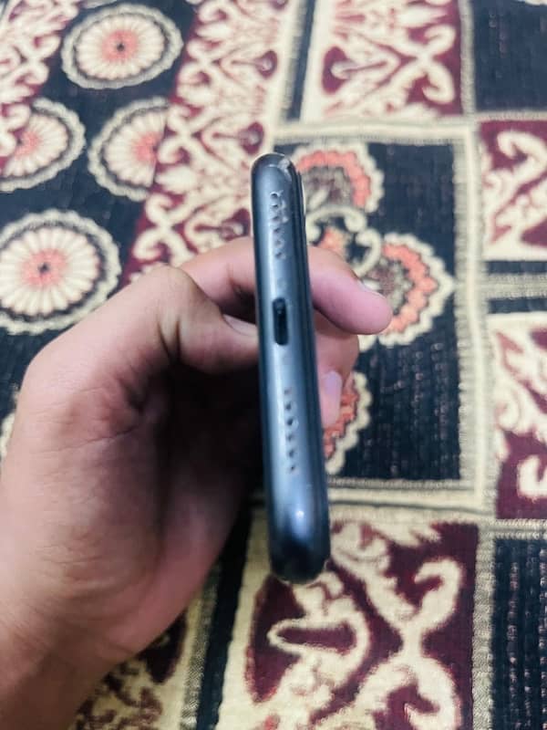 iphone 11 jv black condition 10/10 3