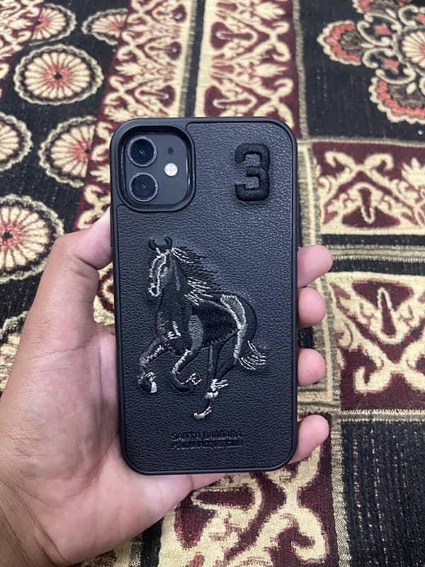 iphone 11 jv black condition 10/10 5