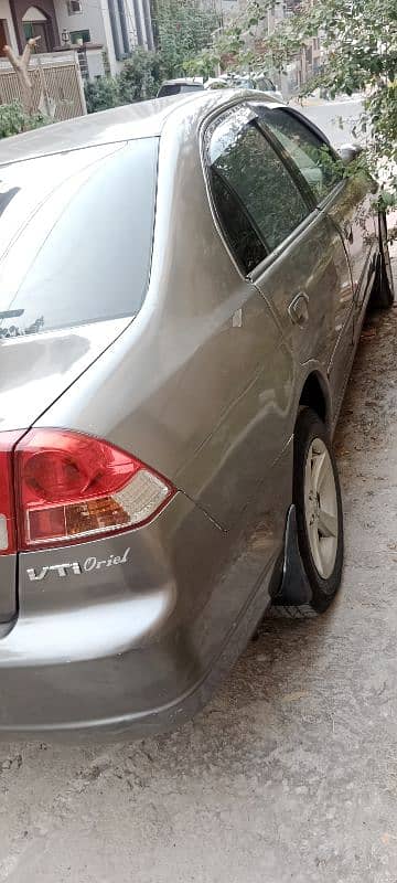 Honda Civic Oriel 2004 4