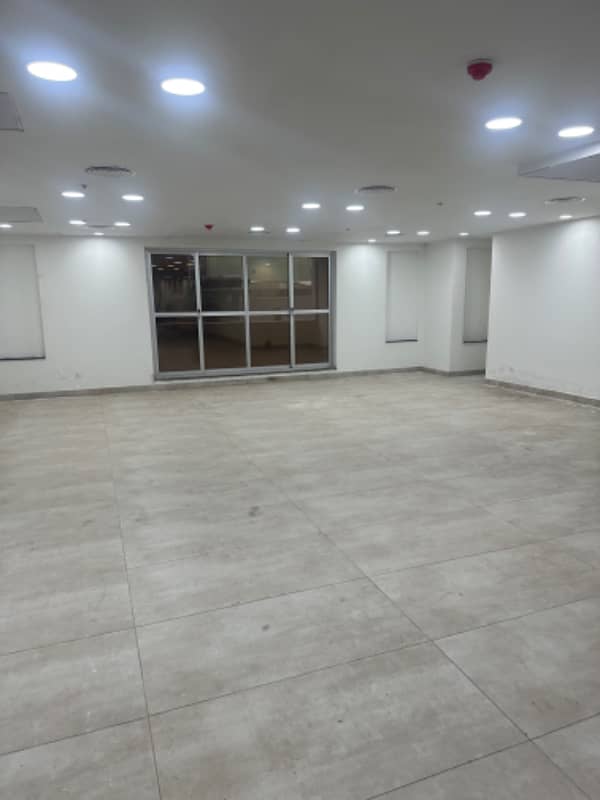 1 kanal corner building 14000 Sqft brand new 3 story 1