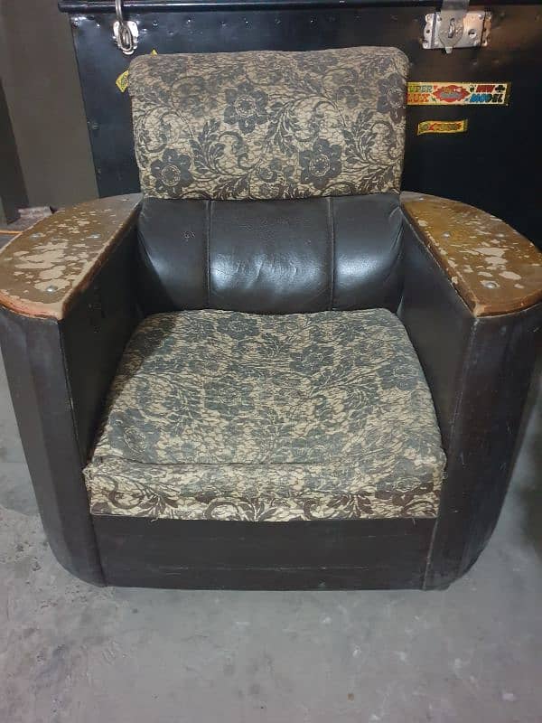 Beautiful Used Sofa Set Contition 7/10 2