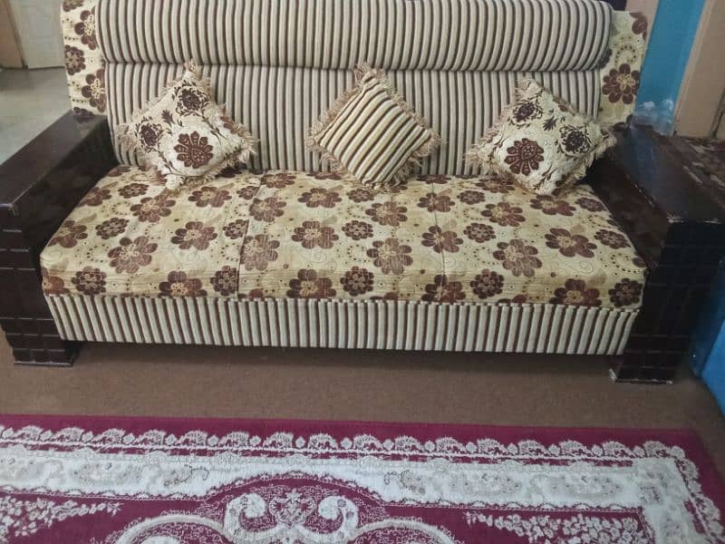 5 seater sofa with cusions 0