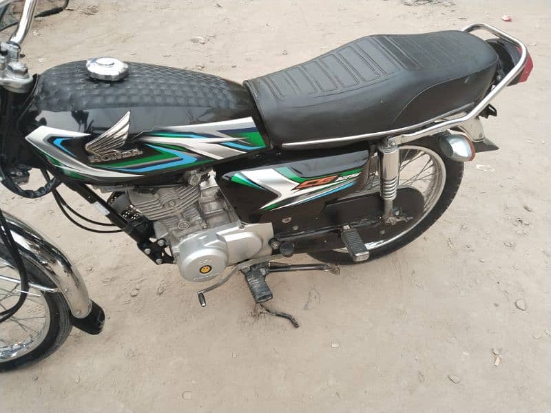 Honda 125 black color 2023 model for sale 3