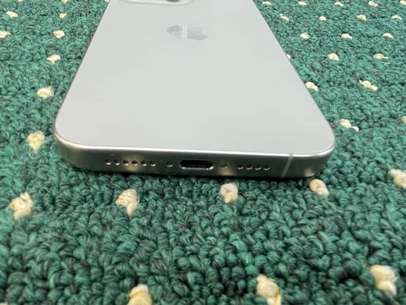 Iphone 15Pro Max 256Gb PTA Approved . Natural Titanium 3