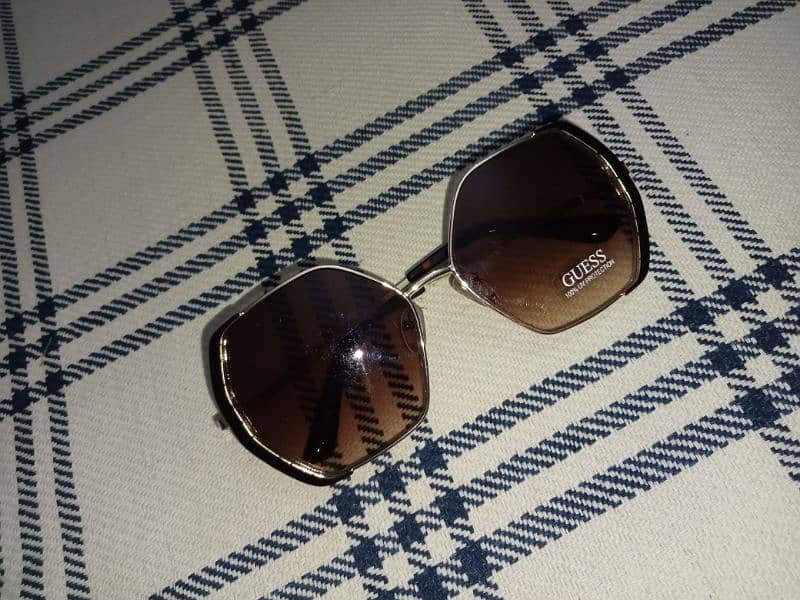 GUESS Sunglasses 2