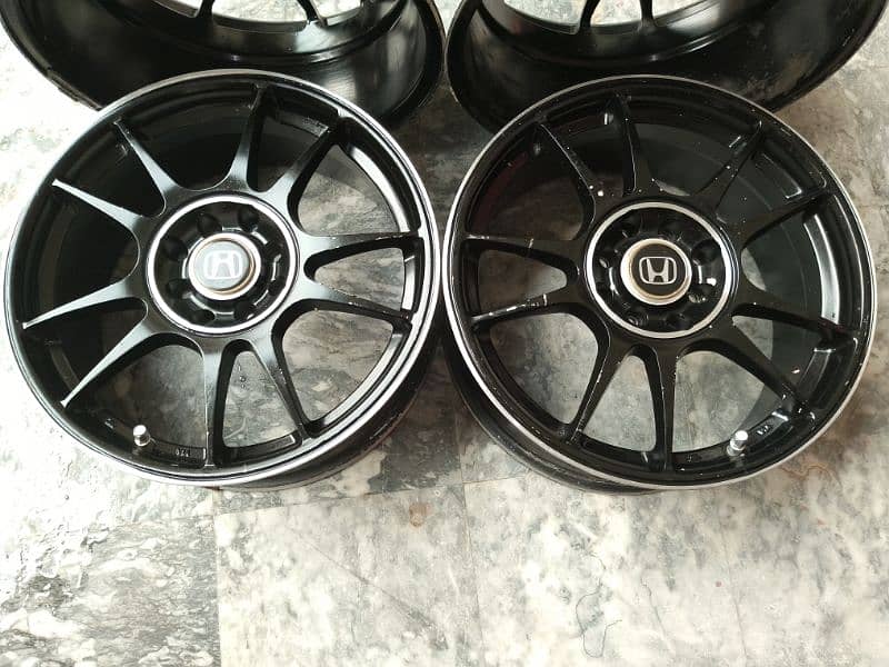 15" Alloy rims 4