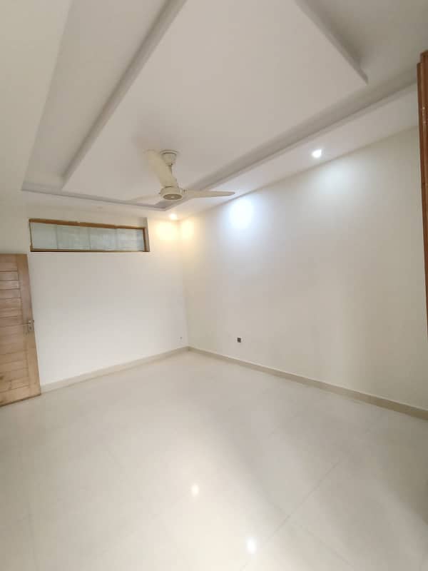 4 bedroom unfurnished apartment available for Rent in E-11 3