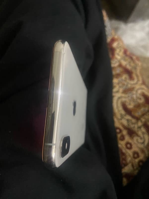 iPhone xs max 256gb available for sale 3