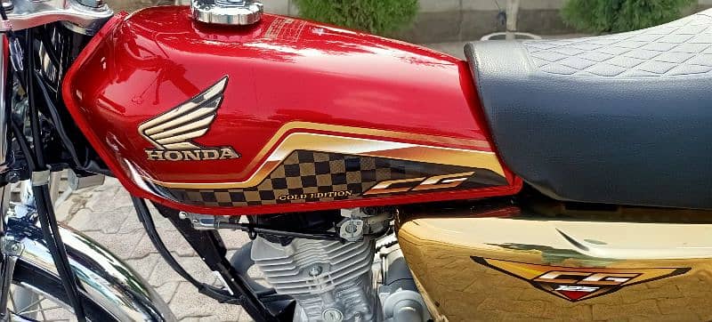 125 Gold Edtion bilkul new bike own my name 15