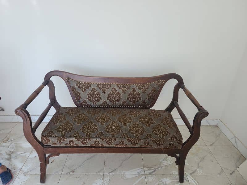 Dewan sofa fot sale in best condition 0