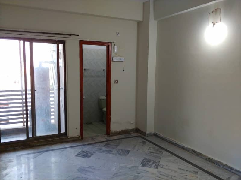 Studio Flat Available For Short Family In Main Markaz 0