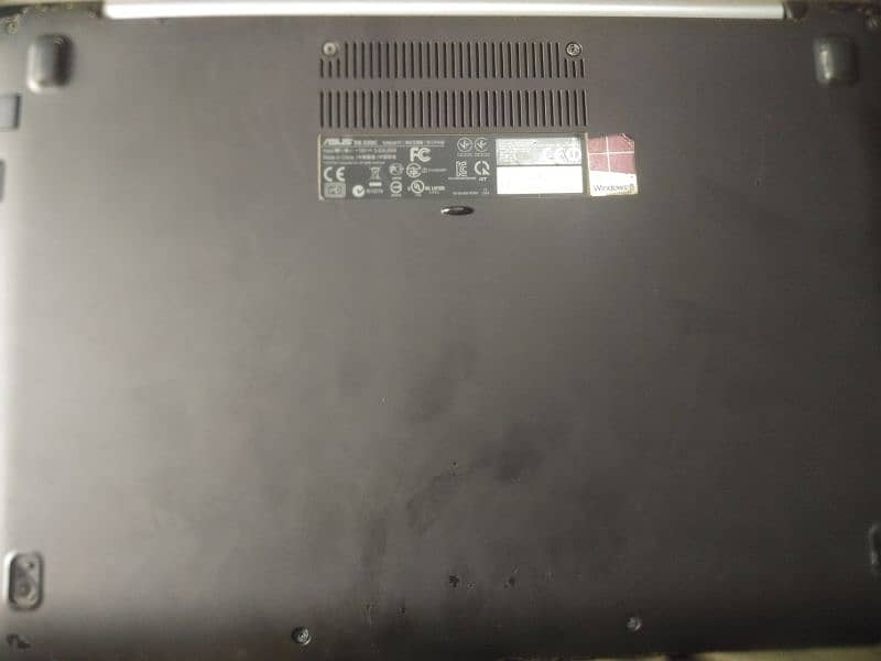 laptop touch secreen 9/10 condition 2