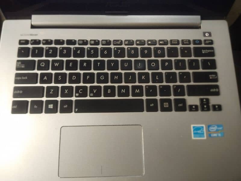 laptop touch secreen 9/10 condition 4