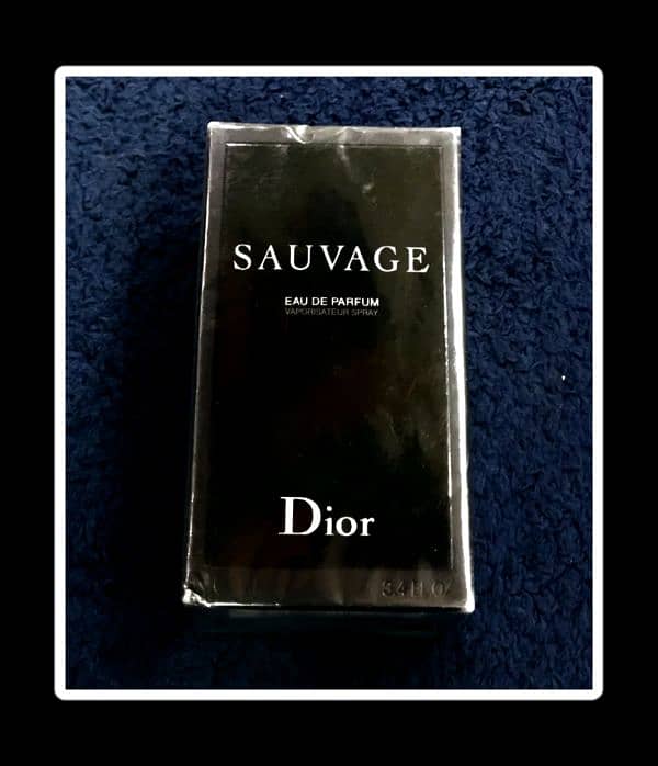 mere pass sauvage Dior perfume aya hai uk se 1000% original 0