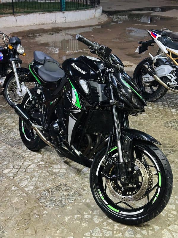 Kawasak Z1000 Replica 2022 4