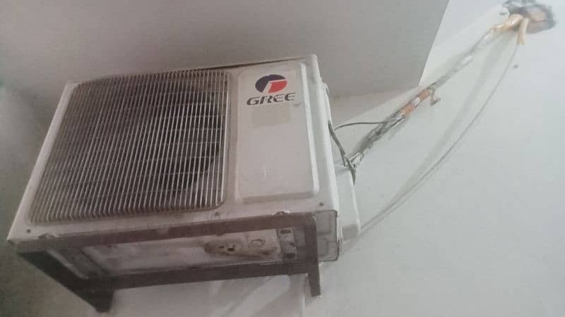 Gree air conditioner. contact 03004283420 4