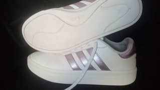 adidas best casual shoes size 8 premium condition