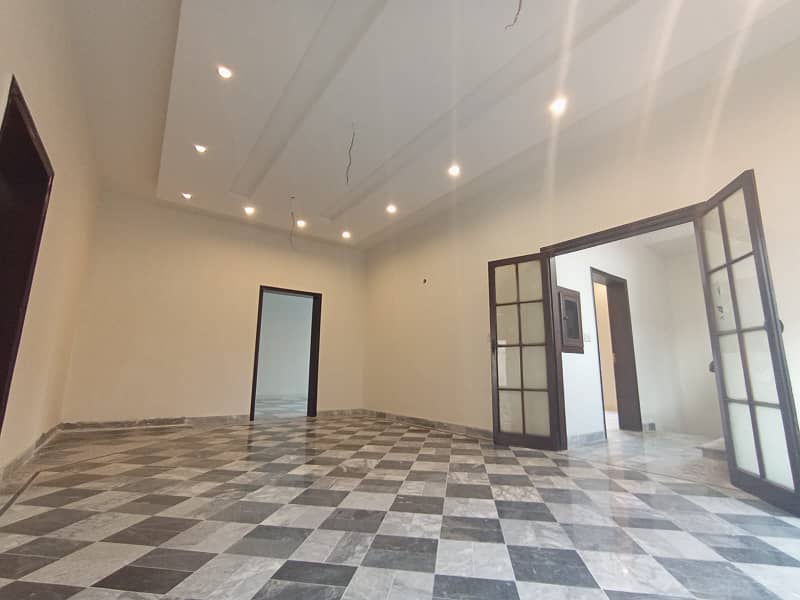 1 Kanal Full Renovated 5 bedrooms Prime Location 2