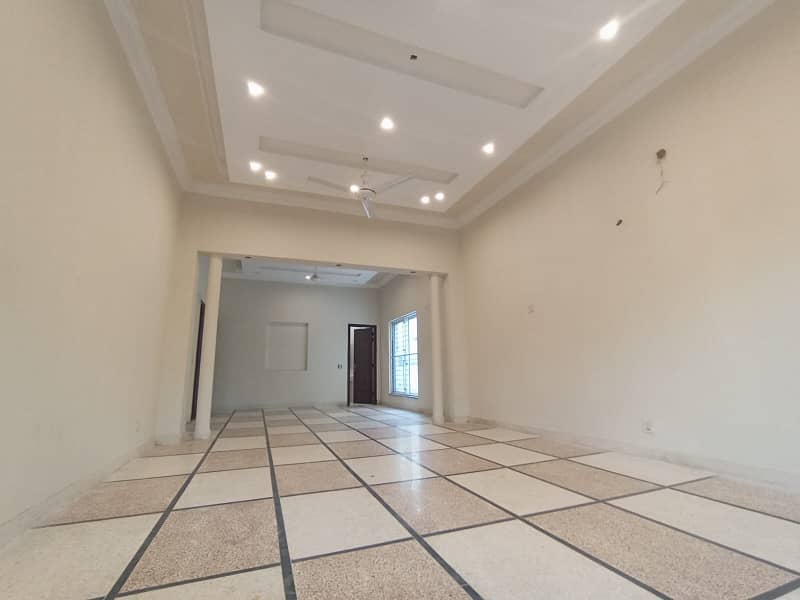 1 Kanal Full Renovated 5 bedrooms Prime Location 14