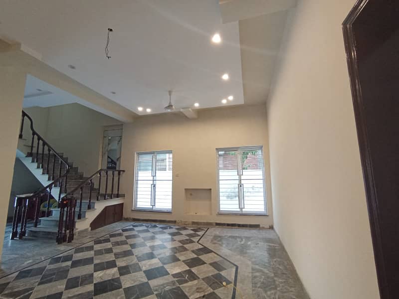 1 Kanal Full Renovated 5 bedrooms Prime Location 20