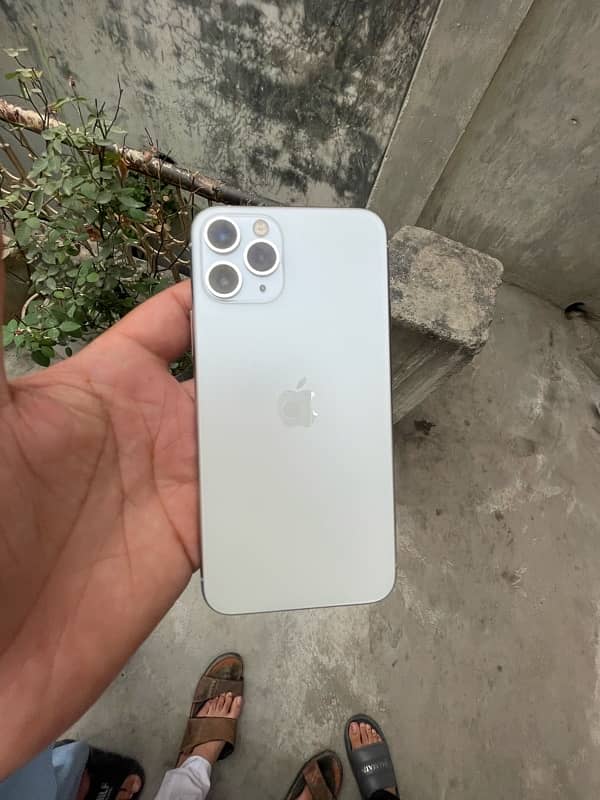 iphone 11 pro (factory unlock ) water pack(03166014218) 0