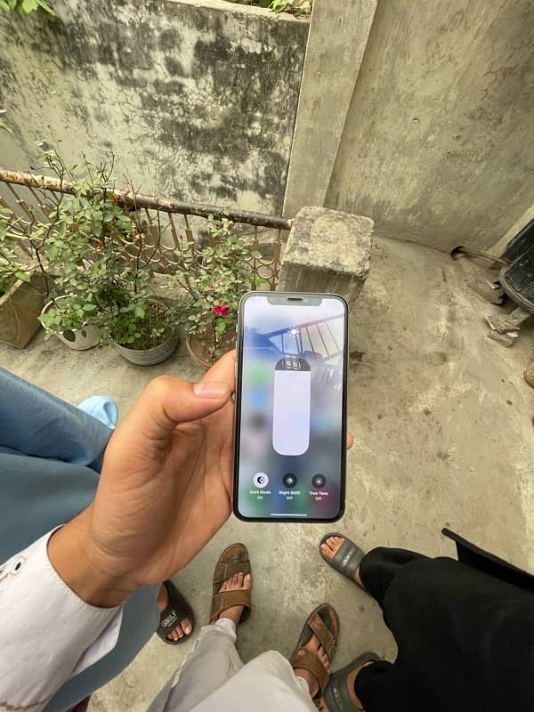 iphone 11 pro (factory unlock ) water pack(03166014218) 4