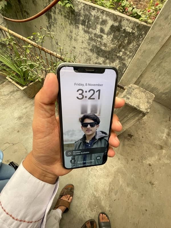 iphone 11 pro (factory unlock ) water pack(03166014218) 5