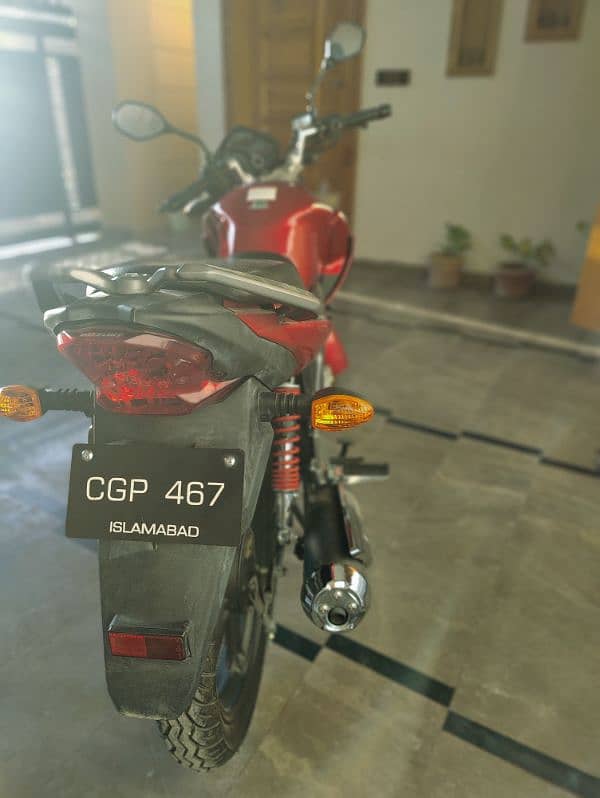 Brand new bike only 4400km driven Islamabad register 1