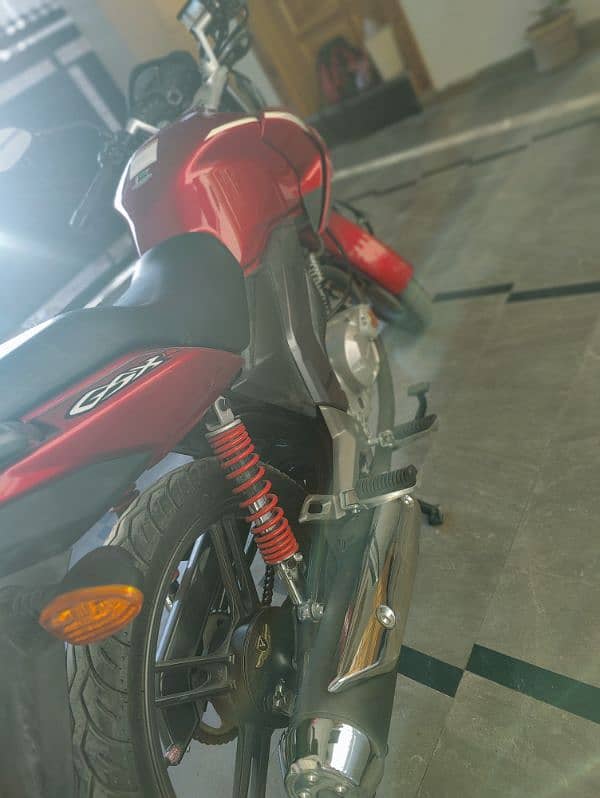 Brand new bike only 4400km driven Islamabad register 2